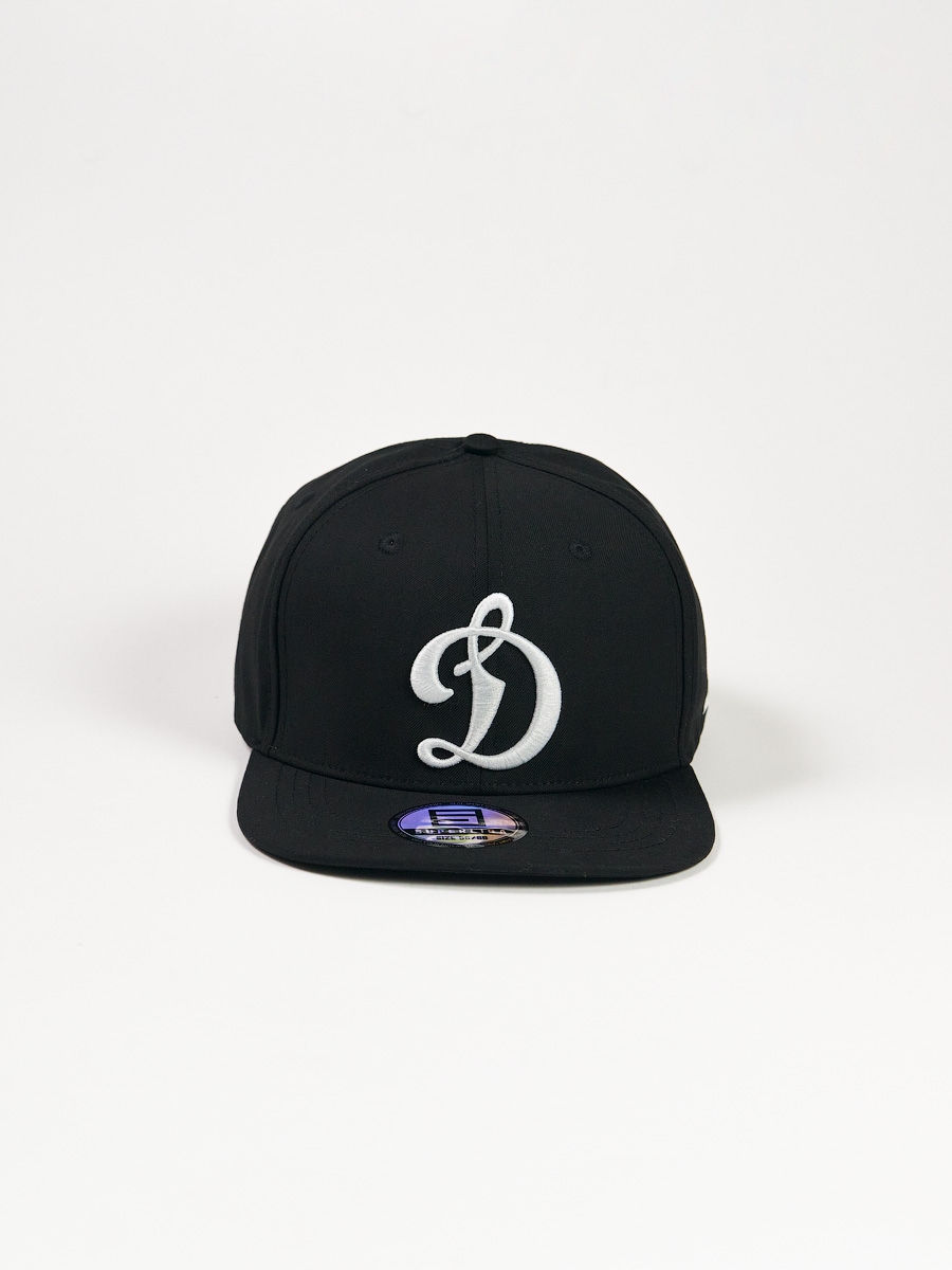 Бейсболка с прямым козырьком чёрная