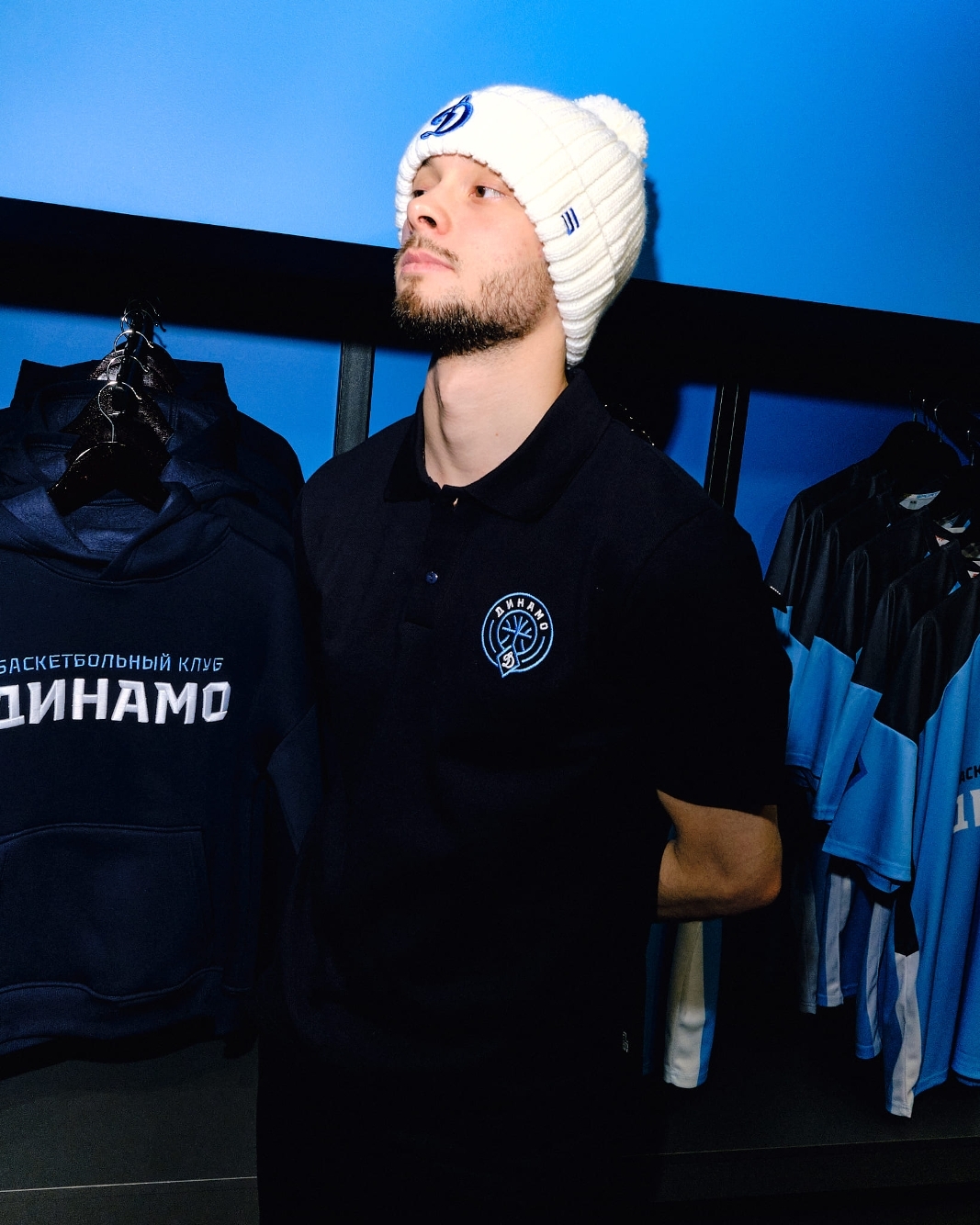 Шапка с помпоном белая — фото 5