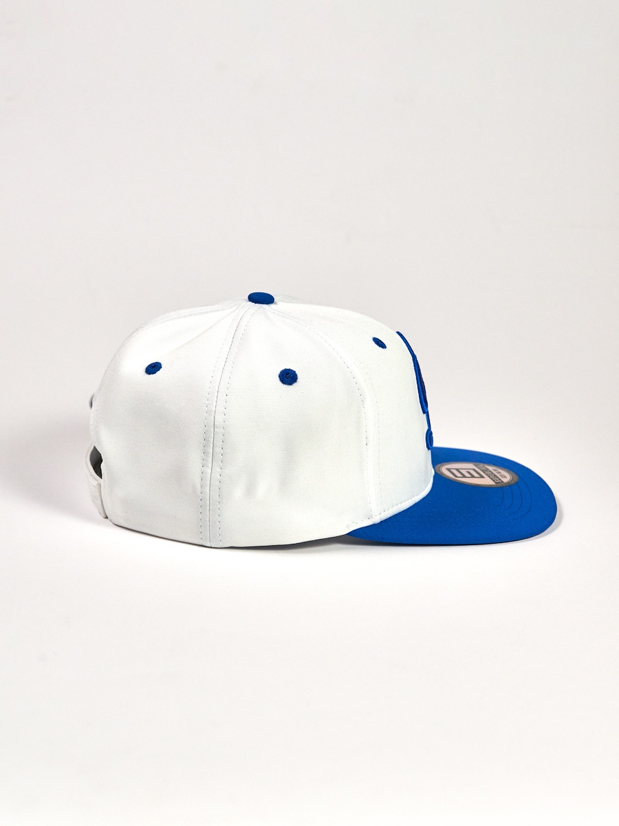 Бейсболка с прямым козырьком бело-синяя — фото 4